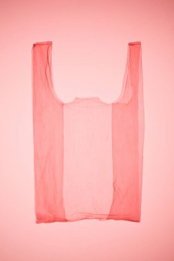 pembe tonda ışık altında şeffaf plastik torba