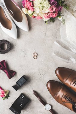 Düğün aksesuarları en iyi görünümü gri yüzeyi