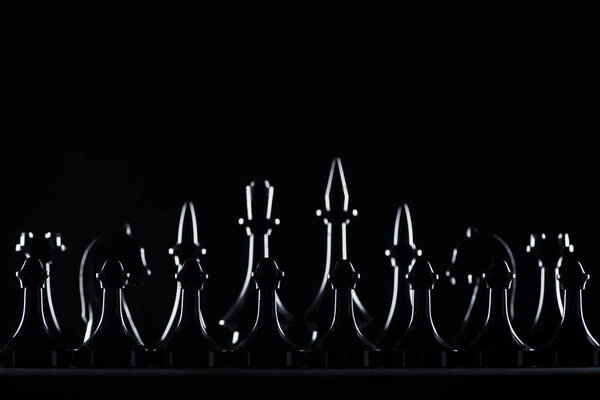 силуэты шахматных фигур, изолированных по черной, бизнес-концепции
