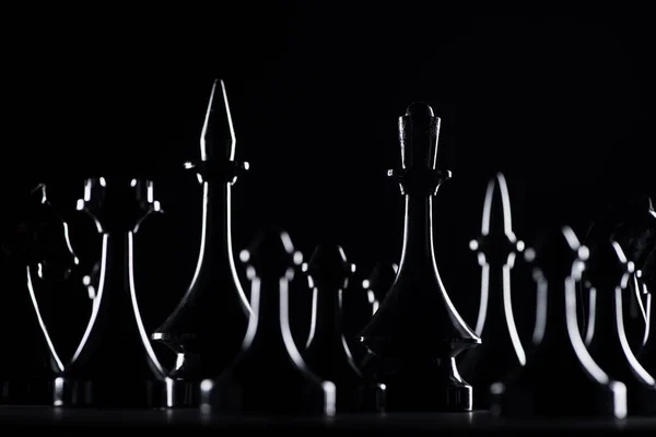 Silhouettes Figures Échecs Isolées Sur Noir Concept Affaires — Photo