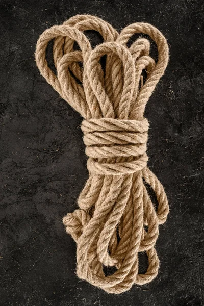 Top View Tied Brown Nautical Rope Dark Concrete Tabletop — Stock Photo, Image