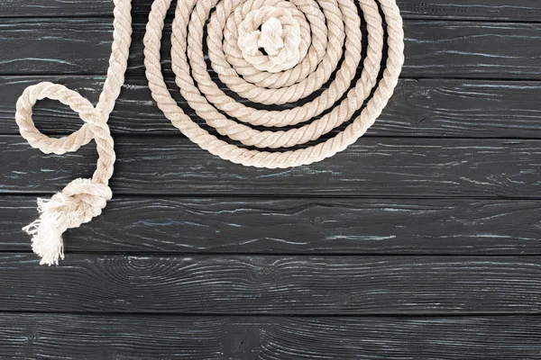 Top View White Marine Rope Arranged Circle Dark Wooden Tabletop — Stock Photo, Image