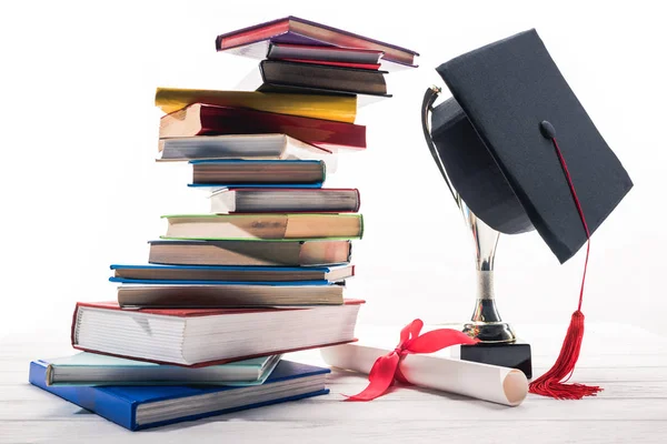 Graduation Cap Trophy Cup Books Diploma Table — Stock Photo, Image