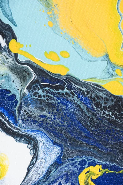 用黄色和蓝色丙烯酸漆进行抽象纹理的特写 — 图库照片