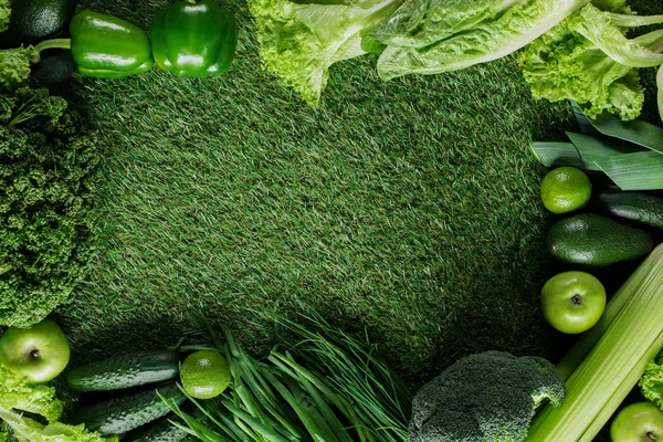 Top view of green vegetables on grass, healthy eating concept — Stock Image Top View Green Vegetables Grass Healthy Eating Concept Royalty Free Stock Photos