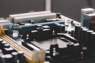 Tipik masaüstü bilgisayar sistem kurulu yakından görmek