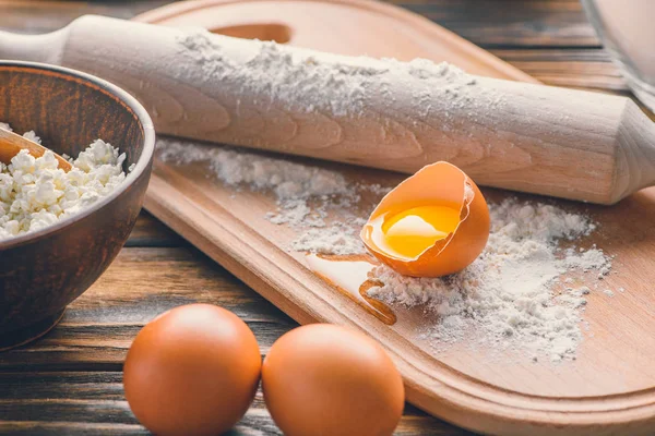 Close View Raw Eggs Flour Rolling Pin Cottage Cheese Wood — Stok Foto