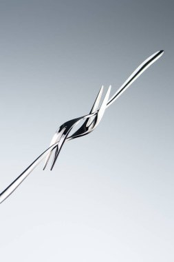 iki dişli olan gri izole ile iki gümüş çatal