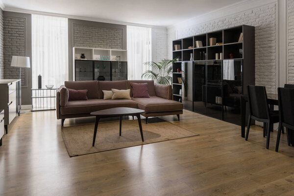 Moderna Sala Estar Renovada Con Muebles Elegantes — Foto de Stock