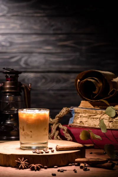 Alkohol Koktél Kávé Asztal Fából Készült Táblán — Stock Fotó