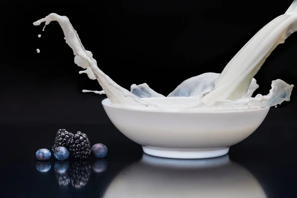 Blackberries Blueberries White Bowl Pouring Milk Black Background — Stock Photo, Image