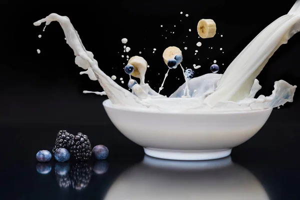 Blackberries Banana Dropping White Bowl Milk Black Background — Stock Photo, Image