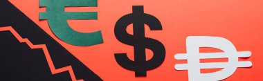 Avro, dolar ve peso sembollerinin panoramik görüntüsü ve kırmızı ve siyah zemin üzerindeki durgunluk oku eğim çizgisine bölünmüş durumda