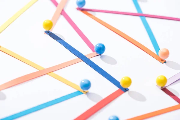 Linhas Conectadas Abstratas Multicoloridas Com Pinos Conexão Conceito Comunicação — Fotografia de Stock