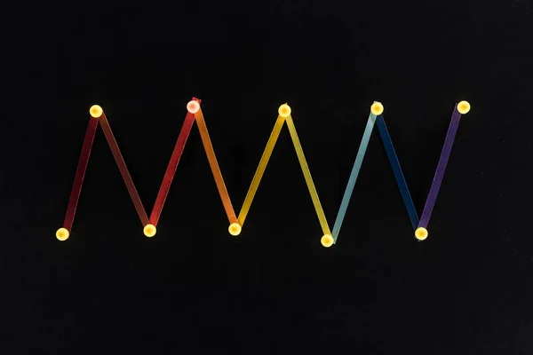 Vista Superior Linhas Conectadas Abstratas Multicoloridas Com Pinos Isolados Conceito — Fotografia de Stock