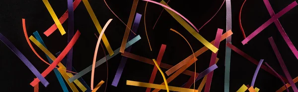 Вид Зверху Різнокольорові Абстрактні Лінії Розкидані Ізольовані Чорному Тлі Концепція — стокове фото