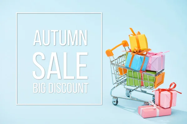 Festive Wrapped Presents Shopping Cart Blue Background Autumn Sale Big — Stock Photo, Image