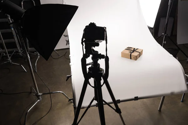 Christmas Present Commercial Photography Digital Camera White Photo Studio — 스톡 사진