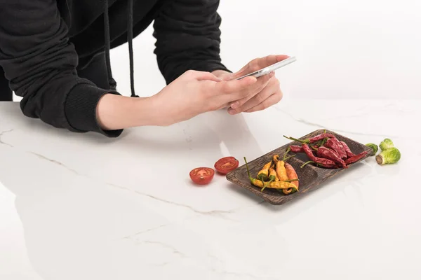 Cropped View Photographer Making Food Composition Commercial Photography Smartphone — Stock Photo, Image