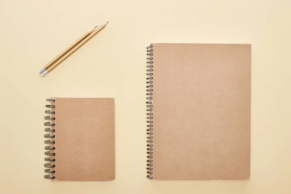 Flat Lay Paper Blank Notebooks Pencils Beige Background — Stock Photo, Image