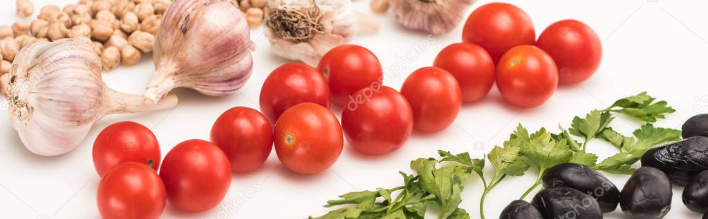 Close up view of chickpea, garlic, cherry tomatoes, parsley, olives on white background, panoramic shot — Stock Image Close View Chickpea Garlic Cherry Tomatoes Parsley Olives White Background Stock Picture