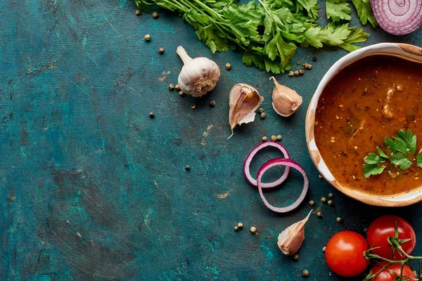 Top view of soup kharcho with cilantro and vegetables on textured green background — Stock Image Top View Soup Kharcho Cilantro Vegetables Textured Green Background Stock Picture