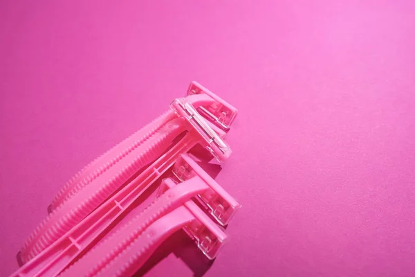 Disposable Feminine Razors Pink Background Copy Space — Stock Photo, Image