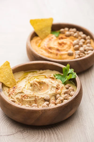 Selective Focus Delicious Hummus Chickpeas Nacho Bowls Beige Wooden Table — Stock Photo, Image