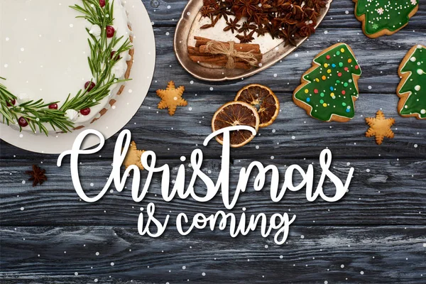 Top View Karácsonyi Pite Fűszerek Cookie Sötét Asztal Karácsony Jön — Stock Fotó