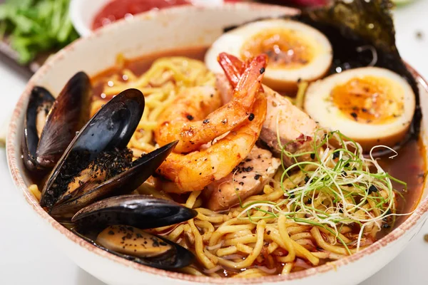 Close up view of spicy seafood ramen with mussels and shrimps in bowl — Stock Image Close View Spicy Seafood Ramen Mussels Shrimps Bowl Stock Image
