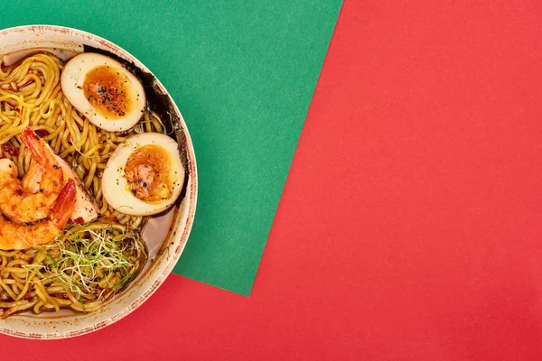 Top view of spicy seafood ramen on green and red surface — Stock Image Top View Spicy Seafood Ramen Green Red Surface Stock Image