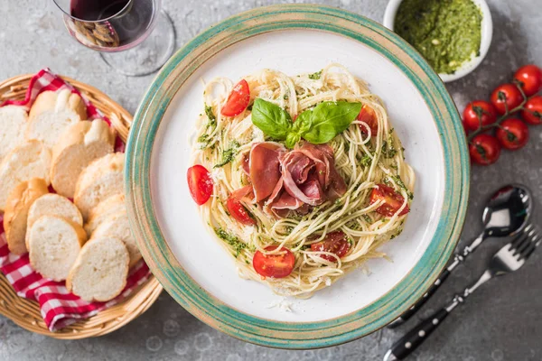 Selective Focus Served Pappardelle Tomatoes Basil Prosciutto Baguette Red Wine — Stock Photo, Image