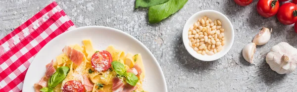 Top View Cooked Pappardelle Tomatoes Basil Prosciutto Plaid Napkin Ingredients — Stock Photo, Image