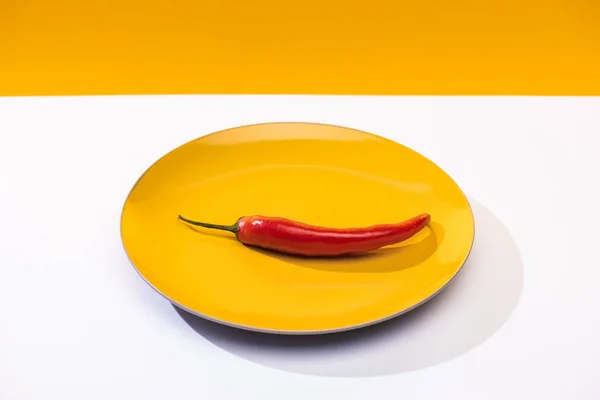 Spicy Chili Pepper Plate White Surface Yellow Background — Stock Photo, Image