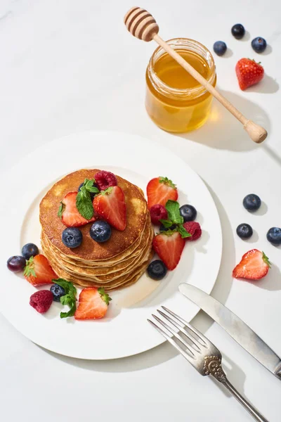 Top View Delicious Pancakes Honey Blueberries Strawberries Plate Fork Knife — Stock Photo, Image
