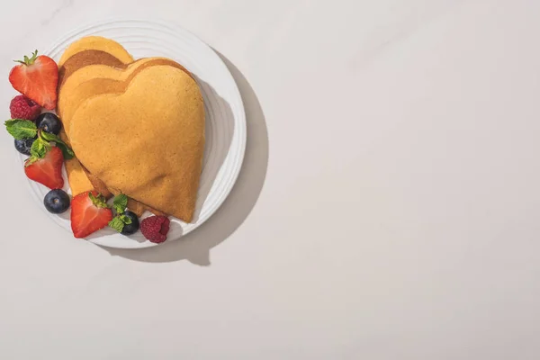 Top View Heart Shaped Pancakes Tasty Berries Plate White Background — Stock Photo, Image