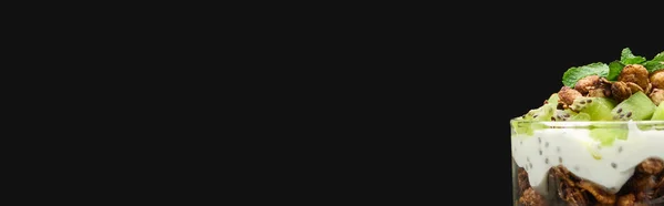 Свіжа Гранола Ківі Йогуртом Ізольована Чорному Панорамний Знімок — стокове фото