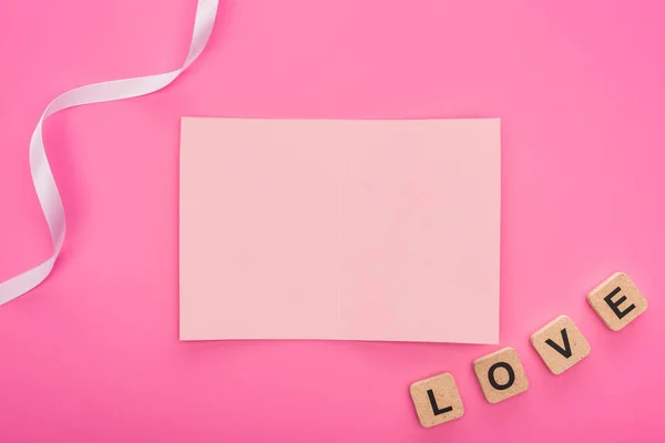 Vista Superior Tarjeta Papel Vacía Con Cinta Letras Amor Cubos — Foto de Stock