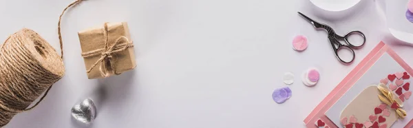 Вид Зверху Прикраси Валентинки Подарунки Предмети Ручної Роботи Білому Тлі — стокове фото