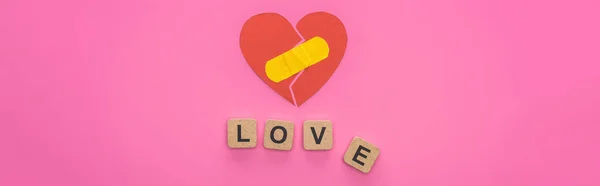 Top View Love Lettering Wooden Cubes Broken Heart Patch Pink — Stock Photo, Image