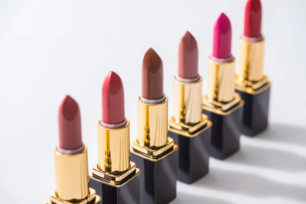 Selective Focus Assorted Lipsticks Luxury Tubes Line White Background — Stock Photo, Image