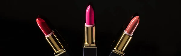 Bovenaanzicht Van Diverse Lippenstiften Luxe Buizen Geïsoleerd Zwart Panoramisch Shot — Stockfoto