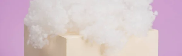 Nuvem Macia Branca Feita Algodão Cubo Isolado Fundo Violeta — Fotografia de Stock