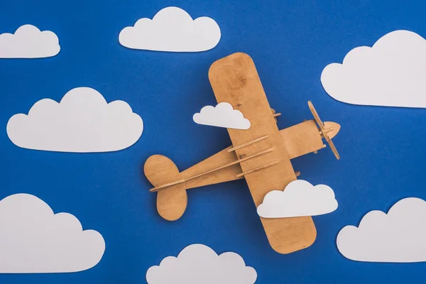 Top View Wooden Plane Blue Sky Paper Cut White Clouds — Stock Photo, Image