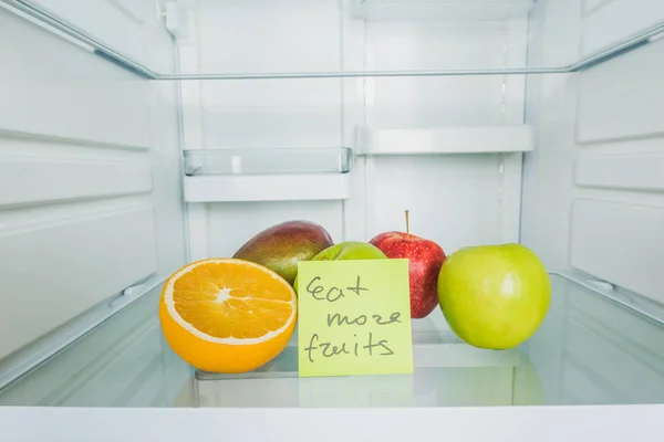 Κάρτα Τρώνε Περισσότερα Φρούτα Γράμματα Φρούτα Στο Ψυγείο — Φωτογραφία Αρχείου