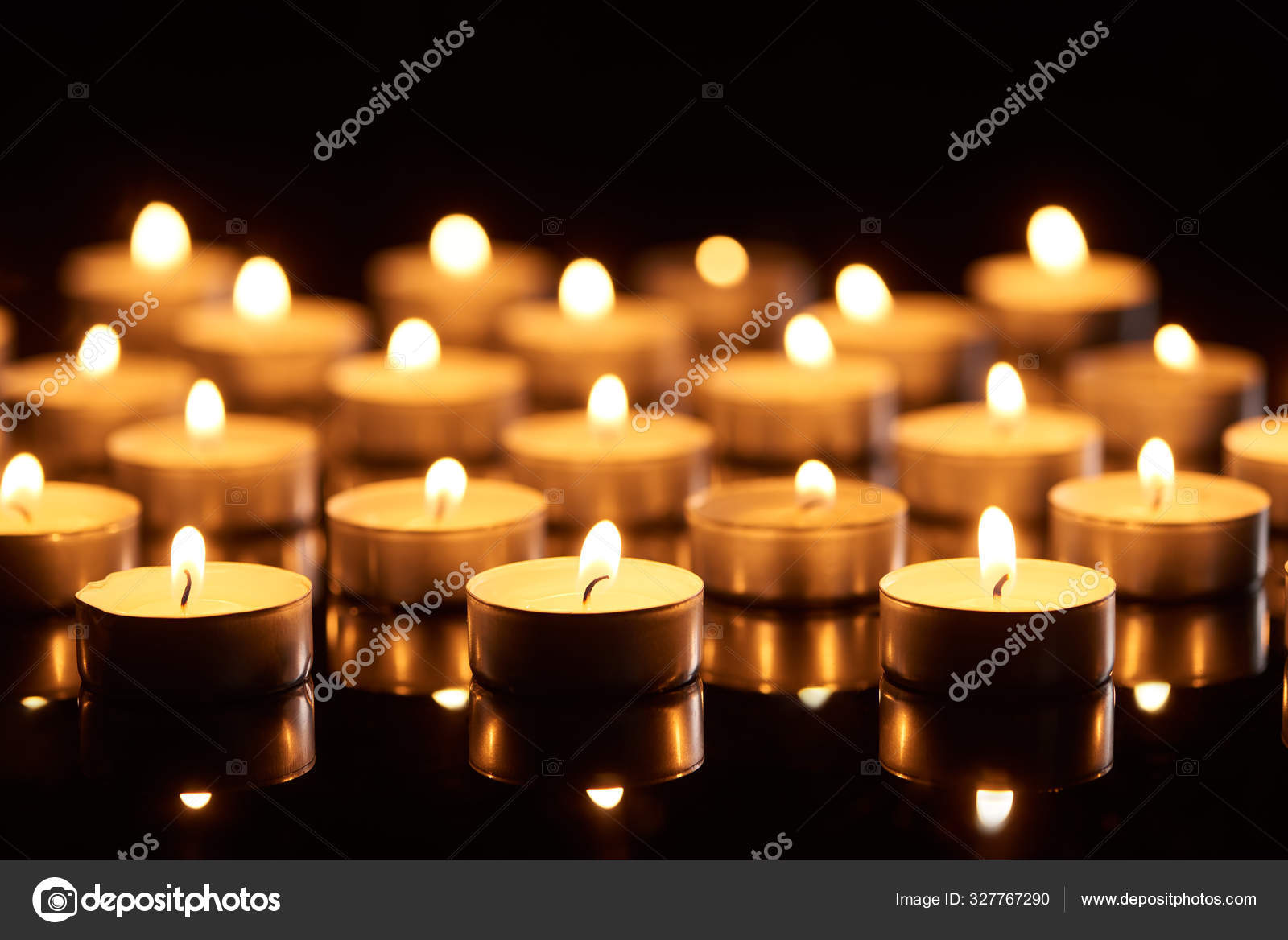 Selective Focus Burning Candles Glowing Darkness — Stock Photo