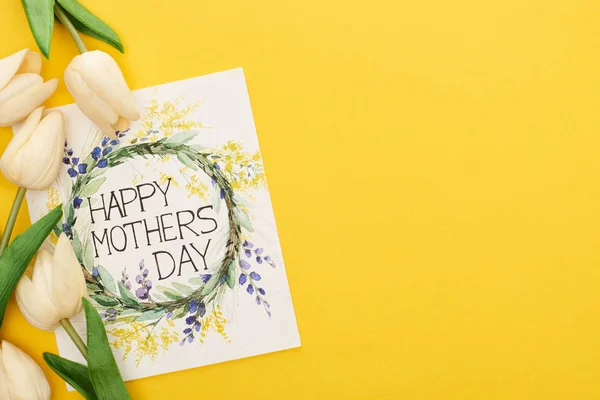 Felső Kilátás Tavasz Tulipánok Boldog Anyák Nap Üdvözlő Kártya Színes — Stock Fotó