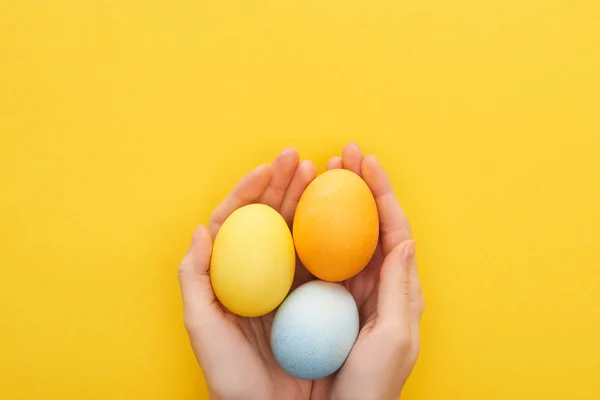 Cropped View Woman Holding Multicolored Painted Easter Eggs Yellow Background — 스톡 사진