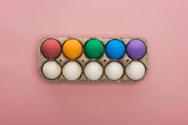 Top View Painted Easter Eggs Cardboard Box Pink Background — Stock Photo, Image