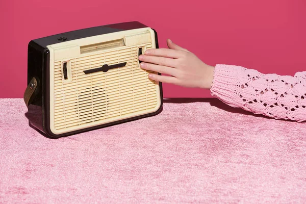 Cropped View Woman Vintage Radio Velour Cloth Isolated Pink Girlish — Stock Photo, Image